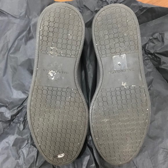 BALENCIAGA PARIS Low Top Leather Sneaker - Picture 9 of 11